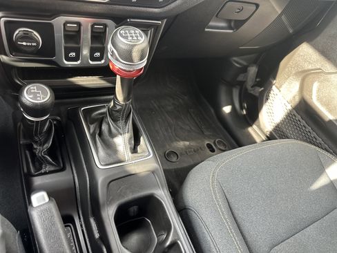 Used 2024 Jeep Wrangler Sport S image 20