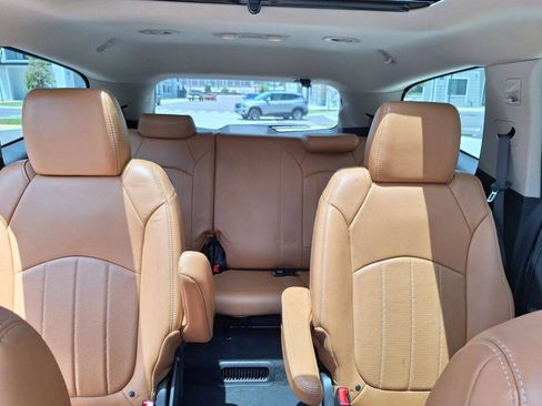 Used 2014 Chevrolet Traverse LTZ FWD image 41