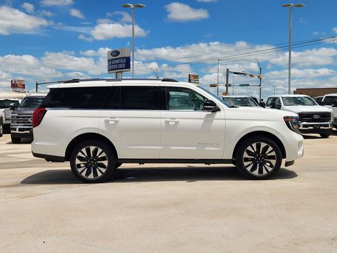 New 2026 Ford Expedition Platinum w/ Driver's Package AWD/4WD image 7