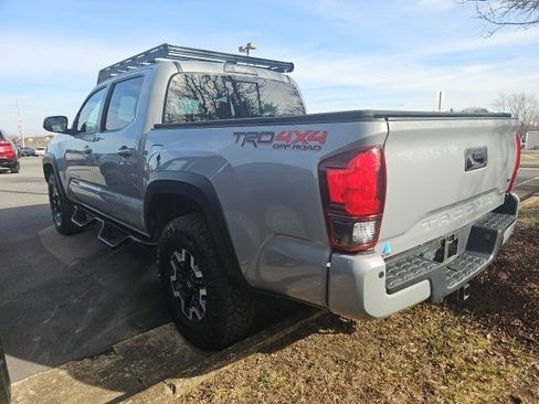 Used 2019 Toyota Tacoma TRD Off-Road image 4