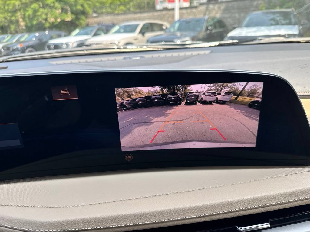 Used 2024 Cadillac XT4 Luxury w/ Cold Weather Package FWD image 19