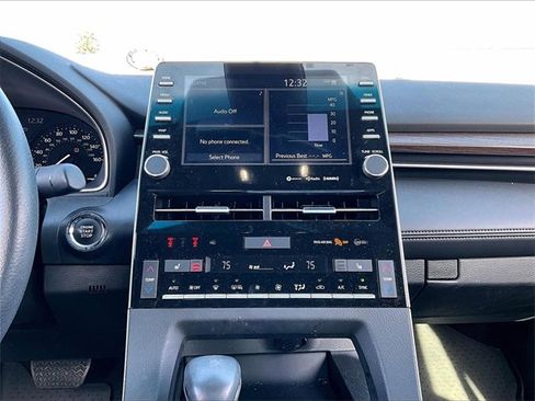 Used 2022 Toyota Avalon XLE image 17