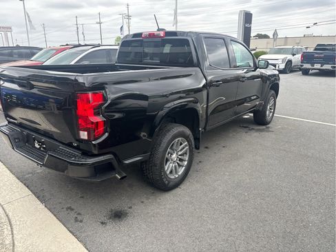 Used 2024 Chevrolet Colorado LT w/ LT Convenience Package image 5