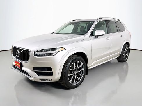 Used 2019 Volvo XC90 T6 Momentum image 2
