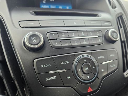 Used 2015 Ford Focus SE image 36