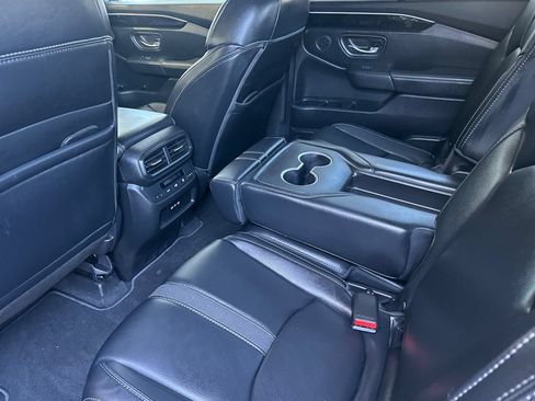 Used 2025 Honda Pilot Touring image 12
