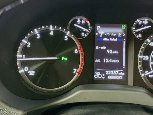 Used 2023 Lexus GX 460 Luxury image 12