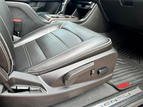 Used 2022 GMC Canyon Denali image 18