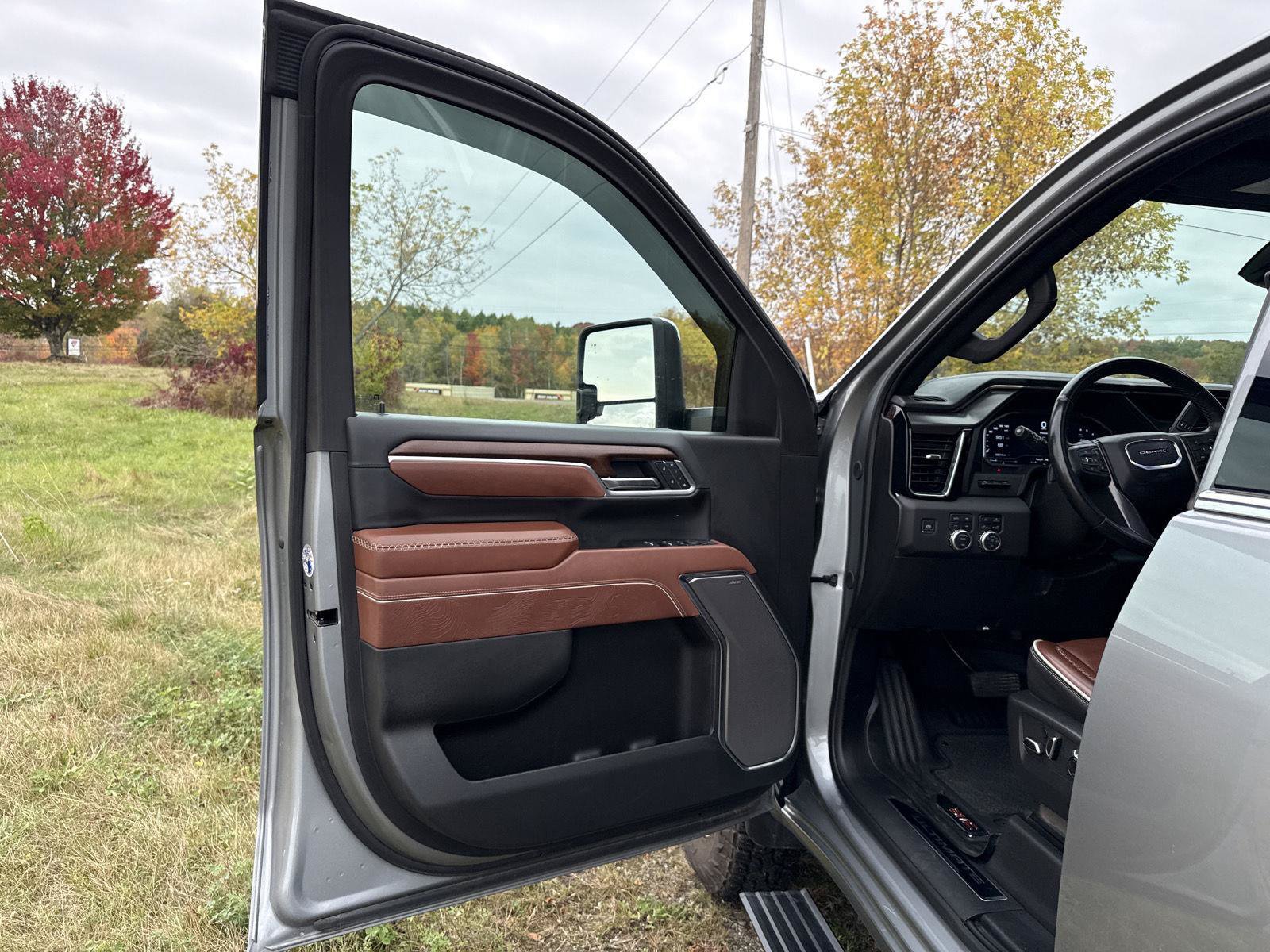 Used 2025 GMC Sierra 3500 Denali Ultimate AWD/4WD image 13