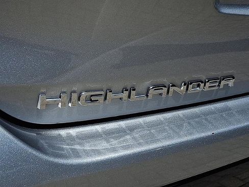 Used 2024 Toyota Highlander Limited AWD/4WD image 30