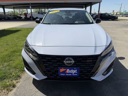Used 2025 Nissan Altima 2.5 SR w/ SR Premium Package AWD/4WD image 9