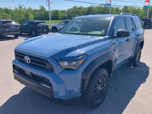 Used 2026 Toyota 4Runner SR5 AWD/4WD image 3