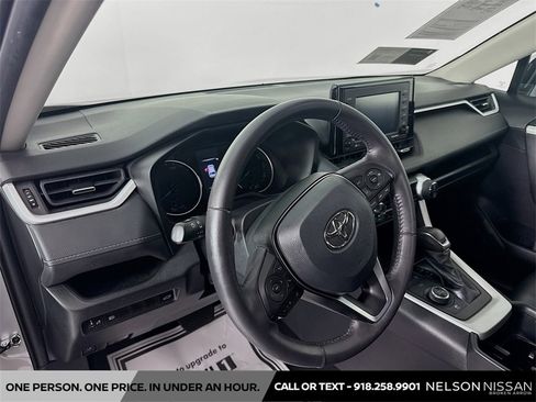 Used 2022 Toyota RAV4 XLE Premium image 9