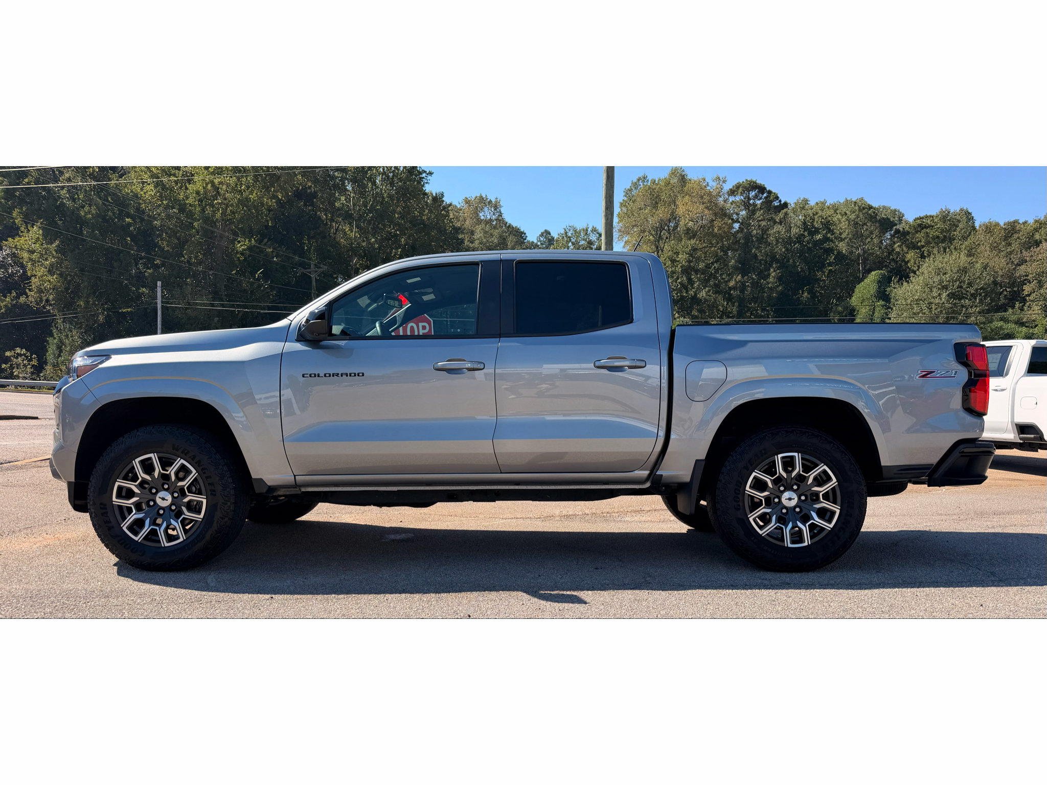 Used 2024 Chevrolet Colorado Z71 w/ Z71 Convenience Package 2 AWD/4WD image 3