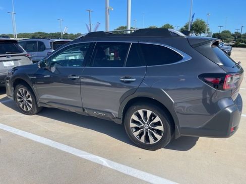 Used 2023 Subaru Outback Touring AWD/4WD image 4