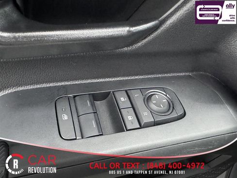 Used 2024 Toyota Tacoma SR RWD image 38