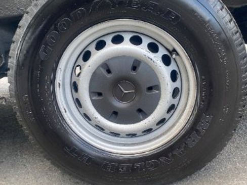 Used 2012 Mercedes-Benz Sprinter 2500 image 26