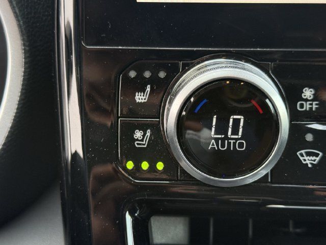 Used 2023 Toyota Highlander Limited FWD image 25