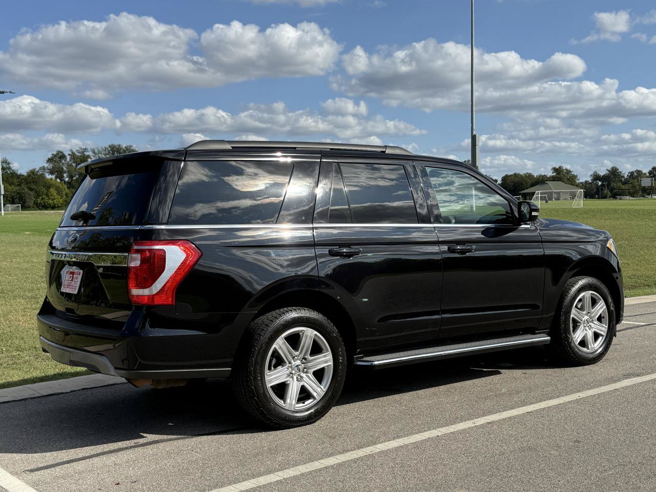 Used 2019 Ford Expedition XLT w/ Equipment Group 202A AWD/4WD image 9