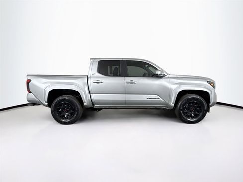Certified 2024 Toyota Tacoma SR5 AWD/4WD image 11