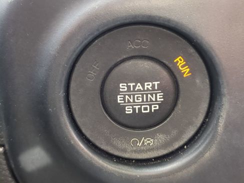 Used 2019 Jeep Wrangler Unlimited Sahara image 30