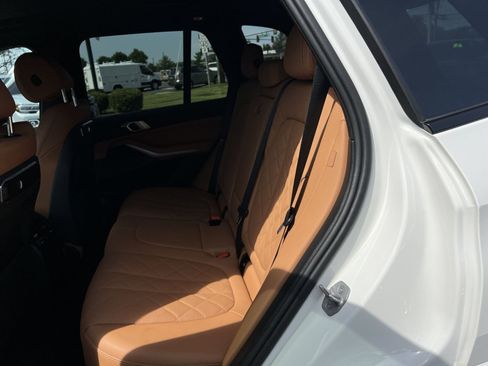 Used 2024 BMW X5 xDrive40i w/ M Sport Package AWD/4WD image 25