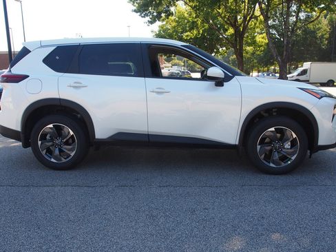 Used 2026 Nissan Rogue SV FWD image 8