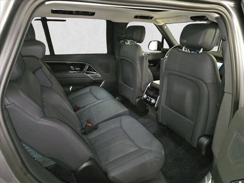 Used 2023 Land Rover Range Rover Long Wheelbase SE AWD/4WD image 11