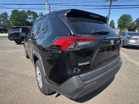 Used 2021 Toyota RAV4 LE FWD image 7