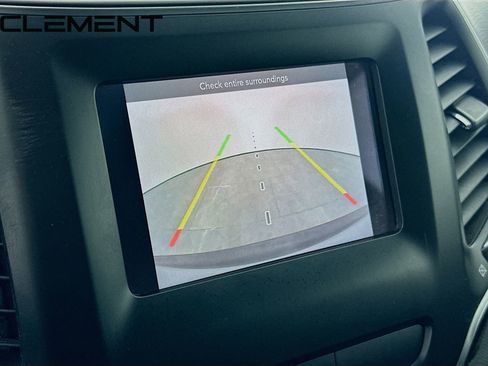 Used 2019 Jeep Cherokee Latitude w/ Cold Weather Group image 19