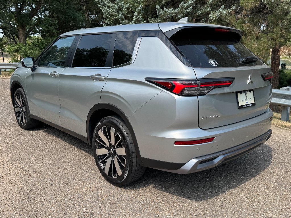 Used 2025 Mitsubishi Outlander SE FWD image 8