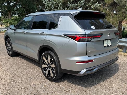 Used 2025 Mitsubishi Outlander SE FWD image 8