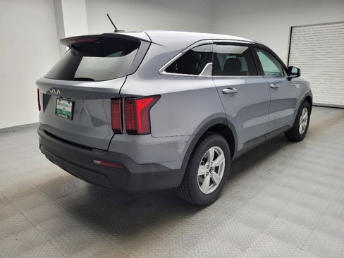 Used 2023 Kia Sorento LX FWD image 9