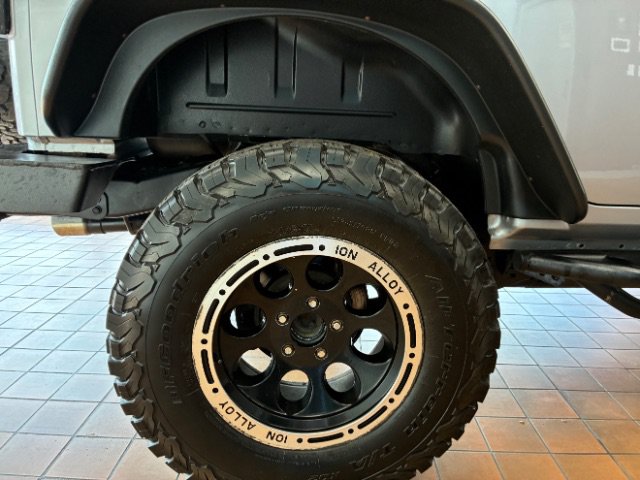 Used 2013 Jeep Wrangler Unlimited Sahara w/ Connectivity Group AWD/4WD image 43