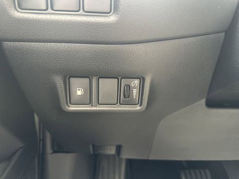 Used 2018 Toyota C-HR XLE image 23