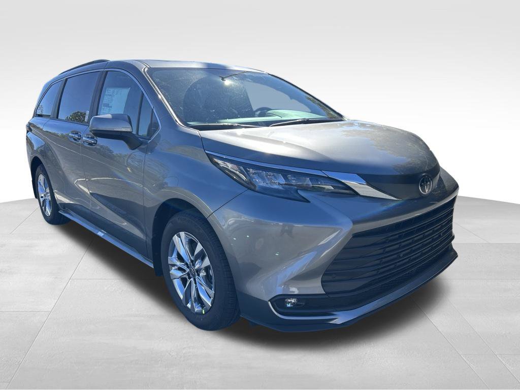 New 2026 Toyota Sienna XLE AWD/4WD image 7