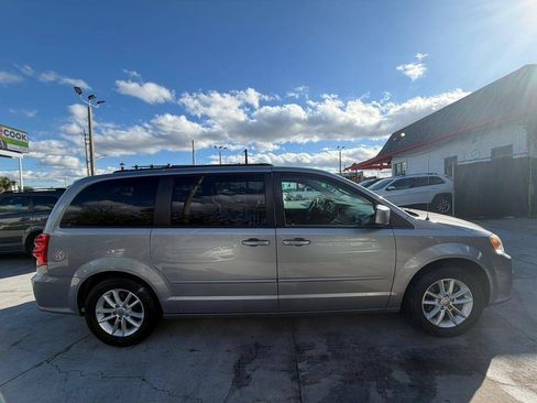 Used 2016 Dodge Grand Caravan SXT FWD image 2