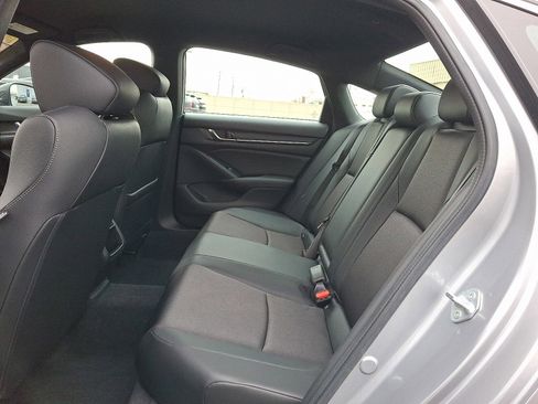 Used 2022 Honda Accord Sport image 11