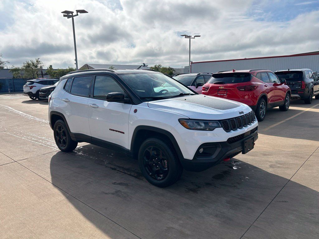 Used 2023 Jeep Compass Trailhawk AWD/4WD image 4