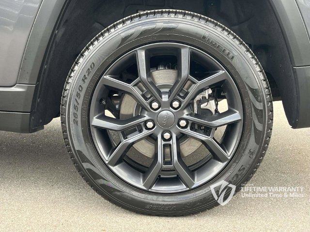 Used 2025 Jeep Grand Cherokee L Limited AWD/4WD image 13