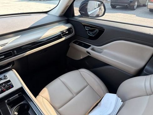 Used 2023 Lincoln Aviator AWD w/ Premium Package image 21
