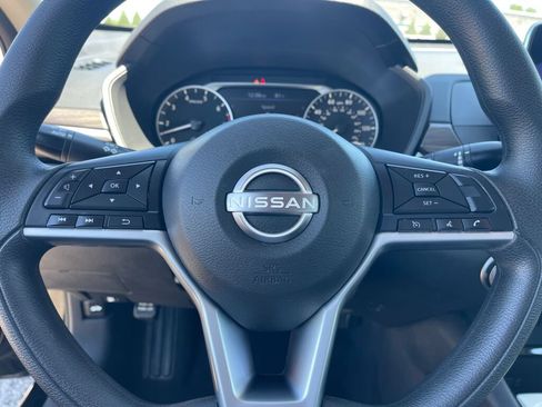 Used 2024 Nissan Altima 2.5 SV FWD image 15