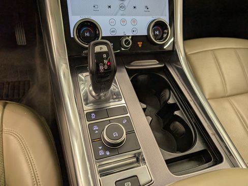 Used 2019 Land Rover Range Rover Sport HSE image 15