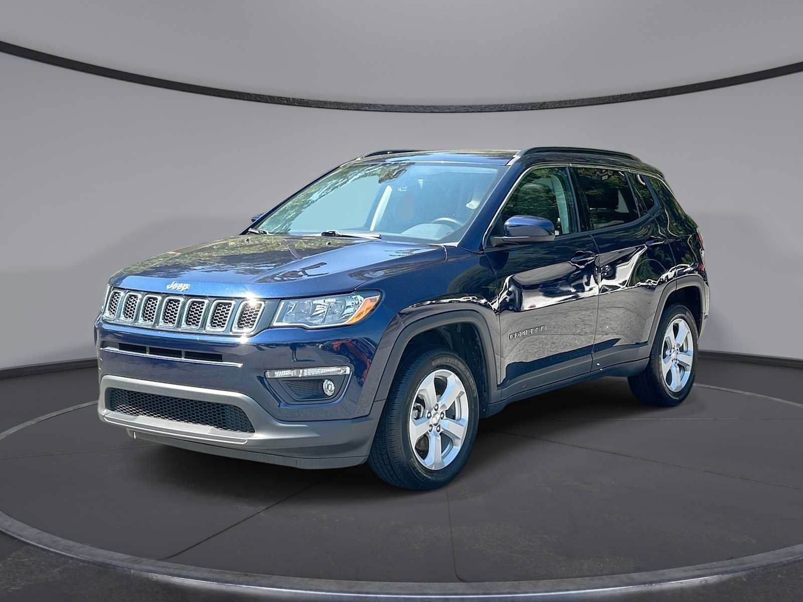 Used 2019 Jeep Compass Latitude w/ Popular Equipment Group AWD/4WD image 1