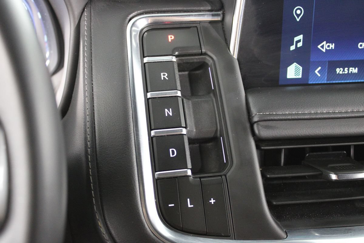 Used 2024 Chevrolet Suburban LT RWD image 16