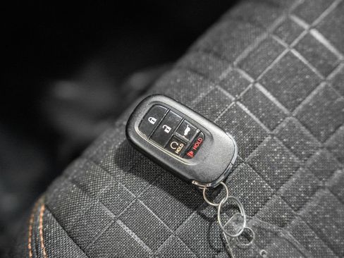 Used 2025 Honda HR-V Sport image 39