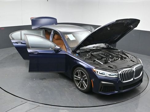 Used 2022 BMW 750i xDrive w/ Luxury Rear Seating Package image 53