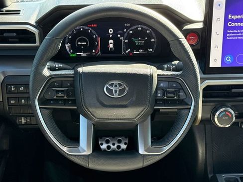 Used 2025 Toyota Tacoma TRD Sport AWD/4WD image 15