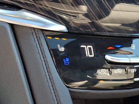 Used 2025 Cadillac XT6 Premium Luxury image 27