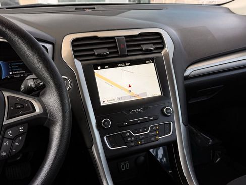 Used 2019 Ford Fusion SE FWD image 30